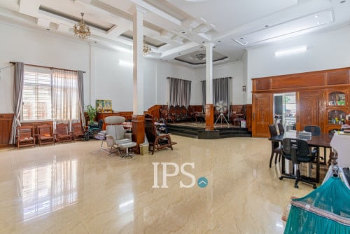 #FORSALE 6-Bedroom Villa For Sale -📍Chip Mong 271, Chak Angrae Leu, Phnom Penh