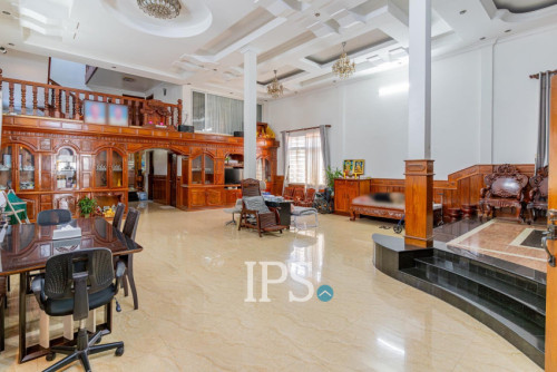 #FORSALE 6-Bedroom Villa For Sale -📍Chip Mong 271, Chak Angrae Leu, Phnom Penh