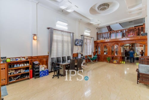 #FORSALE 6-Bedroom Villa For Sale -📍Chip Mong 271, Chak Angrae Leu, Phnom Penh