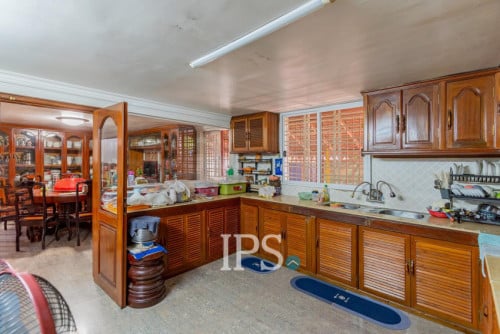 #FORSALE 6-Bedroom Villa For Sale -📍Chip Mong 271, Chak Angrae Leu, Phnom Penh