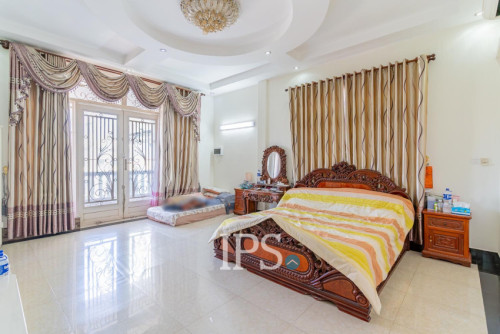 #FORSALE 6-Bedroom Villa For Sale -📍Chip Mong 271, Chak Angrae Leu, Phnom Penh