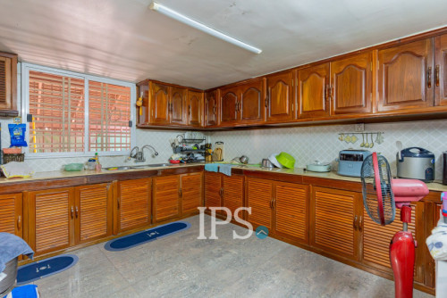 #FORSALE 6-Bedroom Villa For Sale -📍Chip Mong 271, Chak Angrae Leu, Phnom Penh