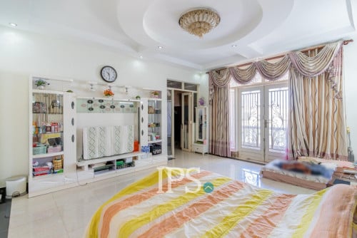 #FORSALE 6-Bedroom Villa For Sale -📍Chip Mong 271, Chak Angrae Leu, Phnom Penh