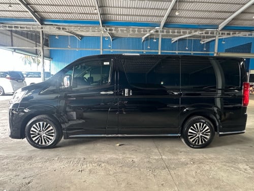 🚘 2023 TOYOTA GRANVIA Premium VIP