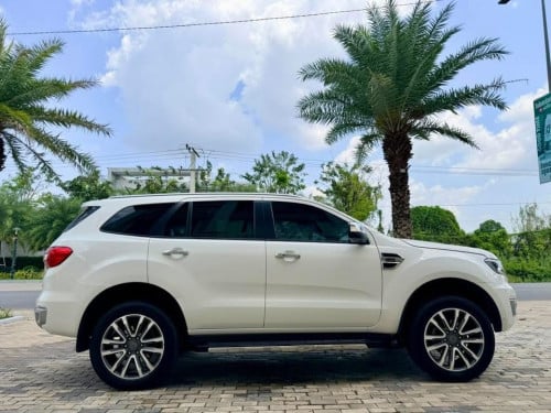 2020 Ford Everest Titanium Full Option​ 2.0L BI-TURBO
