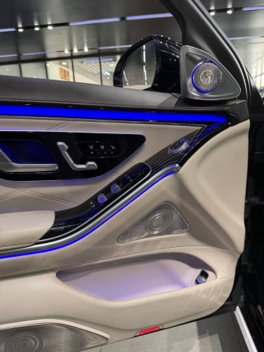 20222年迈巴赫S680黑白双拼