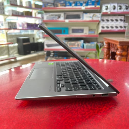 ASUS Adolbook