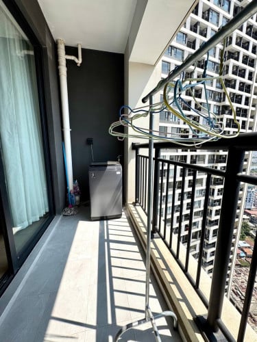 Beautiful studio condo pinnacle