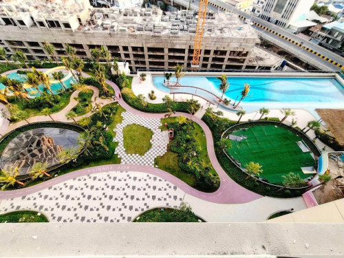 Beautiful studio condo pinnacle