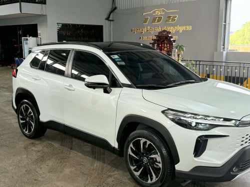 Corolla cross 2024Full option ឆ្វេងសុីនចូលតាមក្រុមហ៊ុន Toyota នៅធានាពីក្រុមហ៊ុន