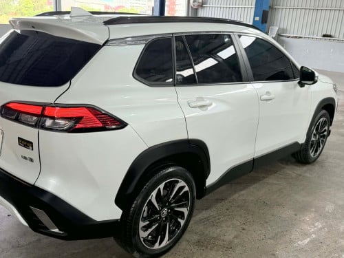 Corolla cross 2024Full option ឆ្វេងសុីនចូលតាមក្រុមហ៊ុន Toyota នៅធានាពីក្រុមហ៊ុន