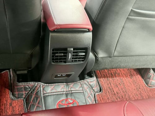 Corolla cross 2024Full option ឆ្វេងសុីនចូលតាមក្រុមហ៊ុន Toyota នៅធានាពីក្រុមហ៊ុន