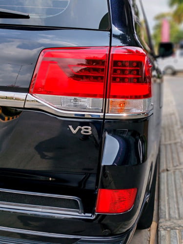 Land Cruiser Executives longe 2019