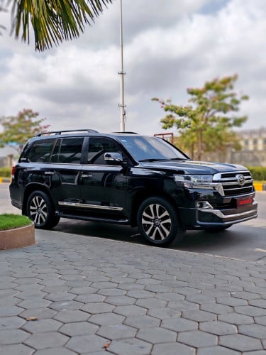 Land Cruiser Executives longe 2019