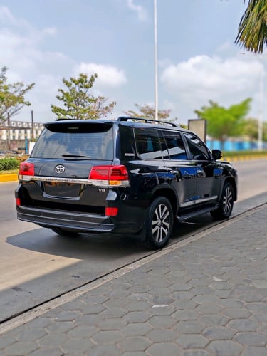 Land Cruiser Executives longe 2019