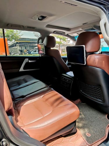 Land Cruiser Executives longe 2019
