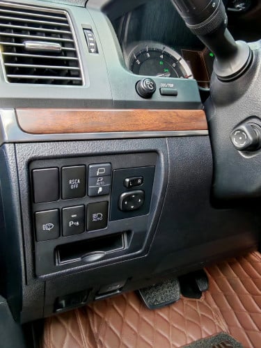 Land Cruiser Executives longe 2019