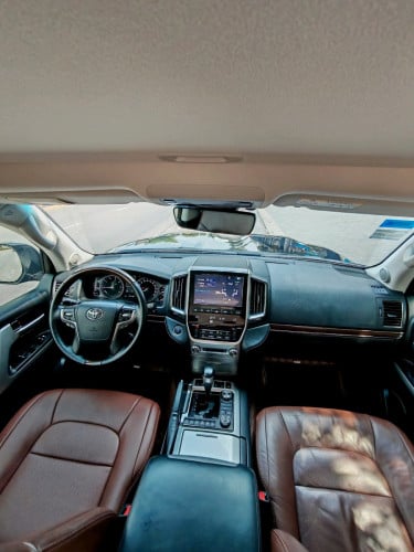 Land Cruiser Executives longe 2019