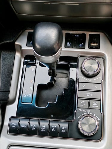 Land Cruiser Executives longe 2019