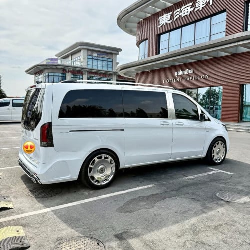 Mercedes Benz V Class Full Option ធានាឡានស្អាត 7មុឺនម៉ាយ