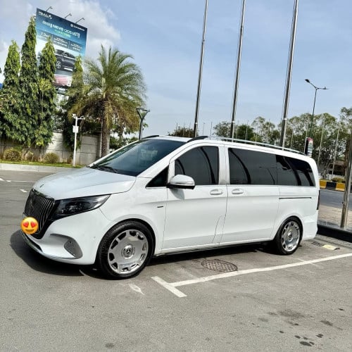 Mercedes Benz V Class Full Option ធានាឡានស្អាត 7មុឺនម៉ាយ