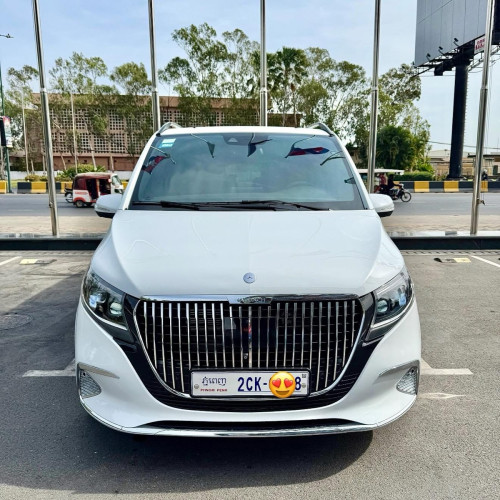 Mercedes Benz V Class Full Option ធានាឡានស្អាត 7មុឺនម៉ាយ