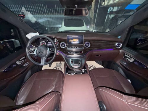 Mercedes Benz V Class Full Option ធានាឡានស្អាត 7មុឺនម៉ាយ