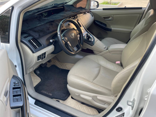 Today Prius 010 Options 5 គុជ3 ក្នុងលឿង