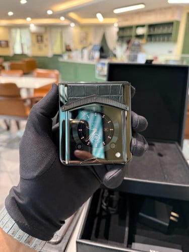 Vertu Iron Flip Alligator