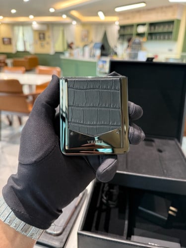 Vertu Iron Flip Alligator