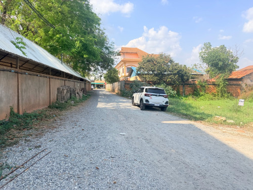 ដីជាប់ក្រវ៉ាត់ក្រុងសៀមរាប/ដីនៅជាប់សាលារៀន វិឡាស្ថានអប់រំ សាំងហ្គាពួរ