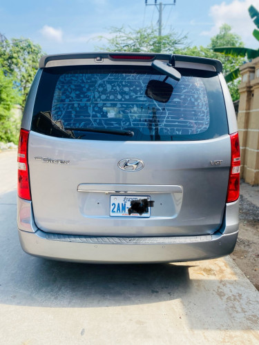 ឡានស្អាត់ធារនារ