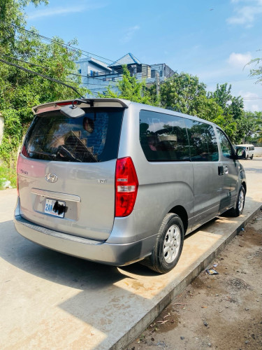 ឡានស្អាត់ធារនារ