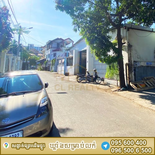 ឃ្លាំងលក់ស្ថិតនៅផ្សារដើមថ្កូវ