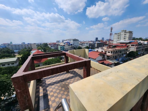 អាគាការិយាល័យ ផ្លូវធំ