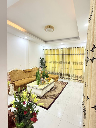 ផ្ទះល្វែង មានសម្ភារៈពេញសម្រាប់ជួលនៅក្បែរ ក្រសួដែនដី