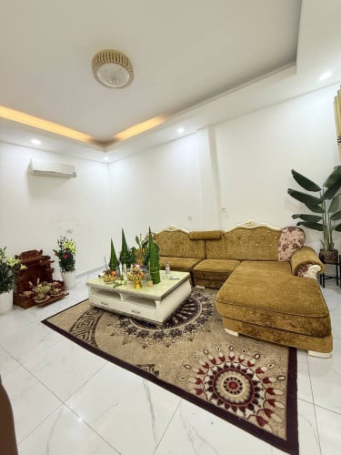 ផ្ទះល្វែង មានសម្ភារៈពេញសម្រាប់ជួលនៅក្បែរ ក្រសួដែនដី