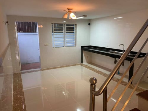 ** ផ្ទះជួល នៅបុរីពិភពថ្មីកំបូល១ **