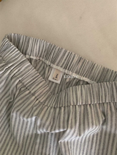 ខោខ្លី មានស្តុក Size S 12$