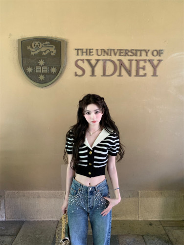 អាវសាច់ក្រាស់ មានស្តុក size xs 24$