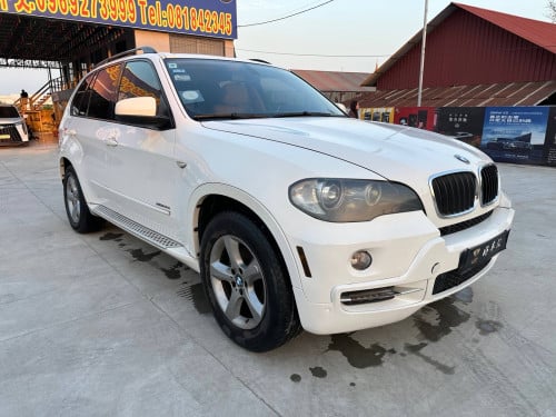 2009年宝马X5.     V6.      3000CC发动机