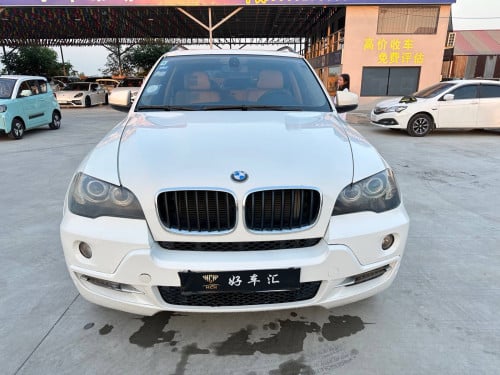 2009年宝马X5.     V6.      3000CC发动机