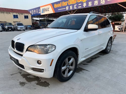2009年宝马X5.     V6.      3000CC发动机