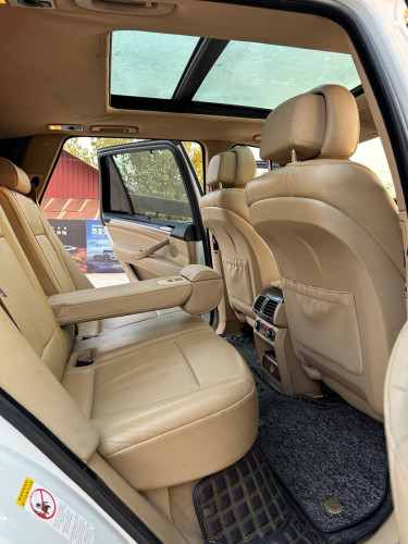 2009年宝马X5.     V6.      3000CC发动机