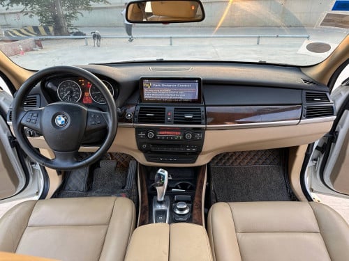 2009年宝马X5.     V6.      3000CC发动机