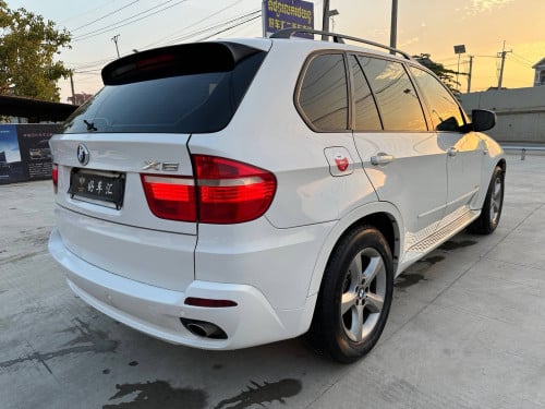 2009年宝马X5.     V6.      3000CC发动机