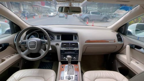 Audi Q7 មានត្រឹមតែ​ 6500$ ដកឡានជិះភ្លាម