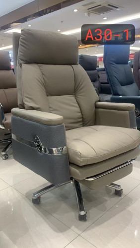 BOSS OFFICE CHAIR WITH PREMIUM QUALITY