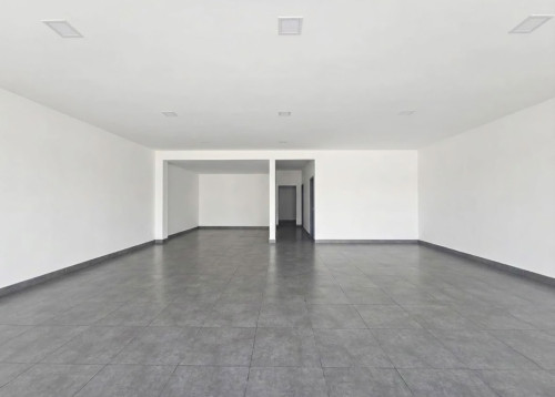 Commercial shop for rent near Olympic stadium