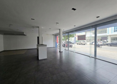 Commercial shop for rent near Olympic stadium